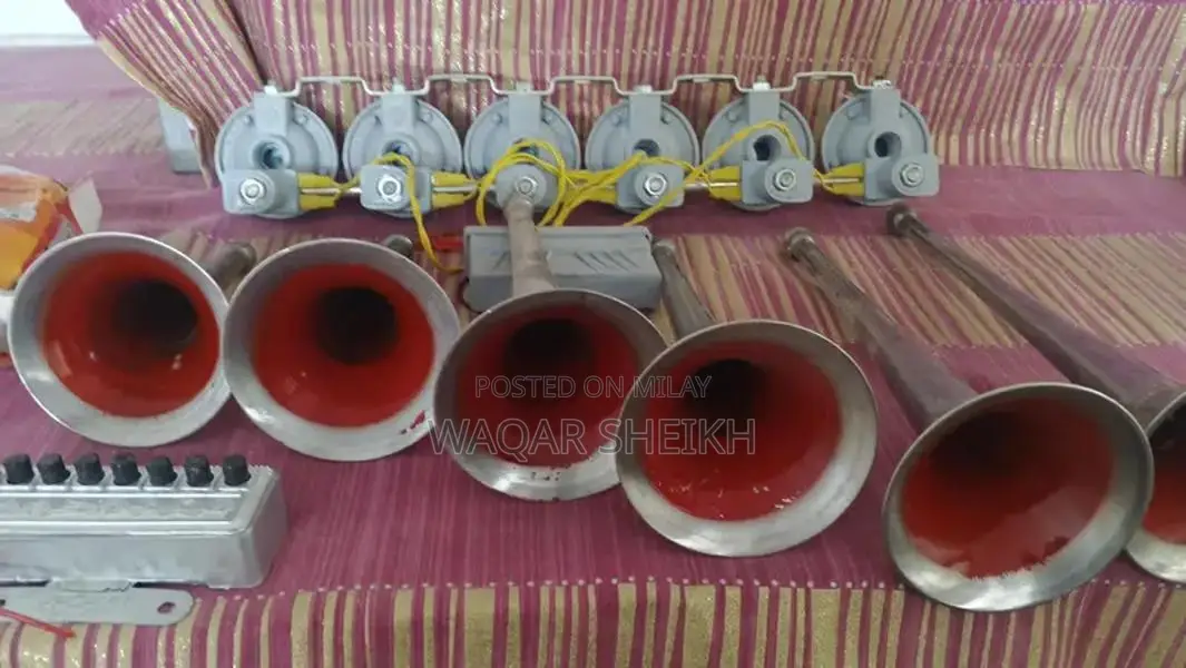 8-Button Truck Horn with 6 Nozzles - Multiple Sound Options