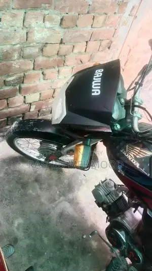 Honda CD 70 Dream Motorcycle - Classic Commuter Bike