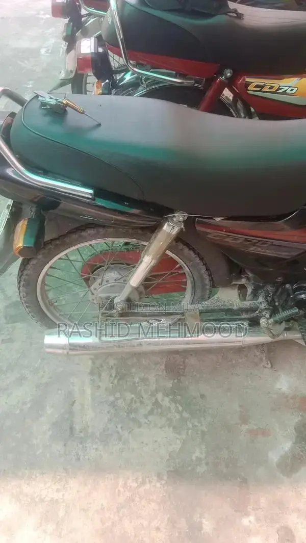 Honda CD 70 Dream Motorcycle - Classic Commuter Bike