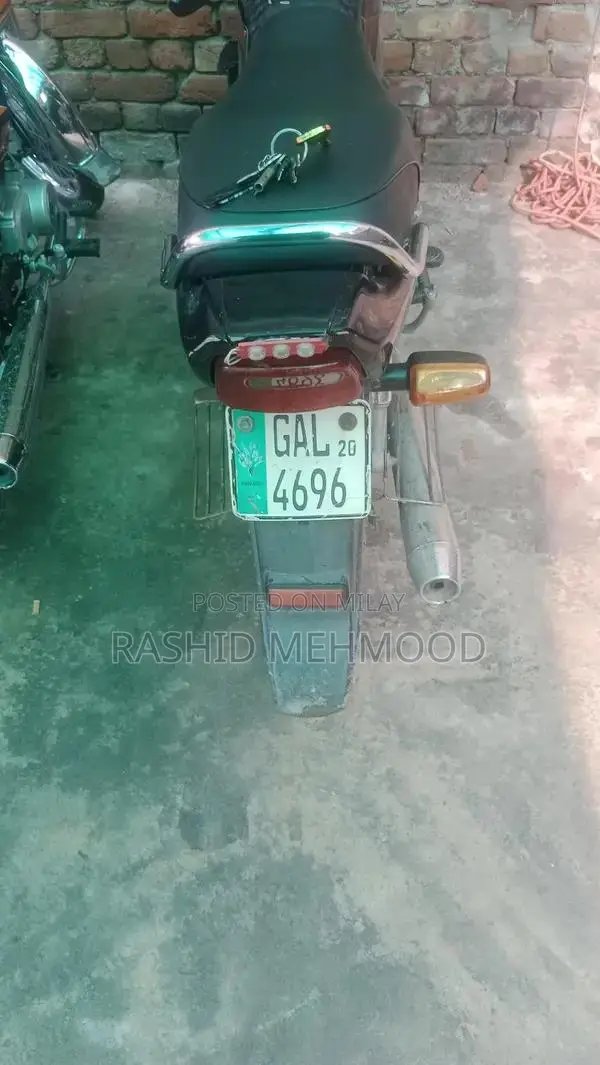 Honda CD 70 Dream Motorcycle - Classic Commuter Bike