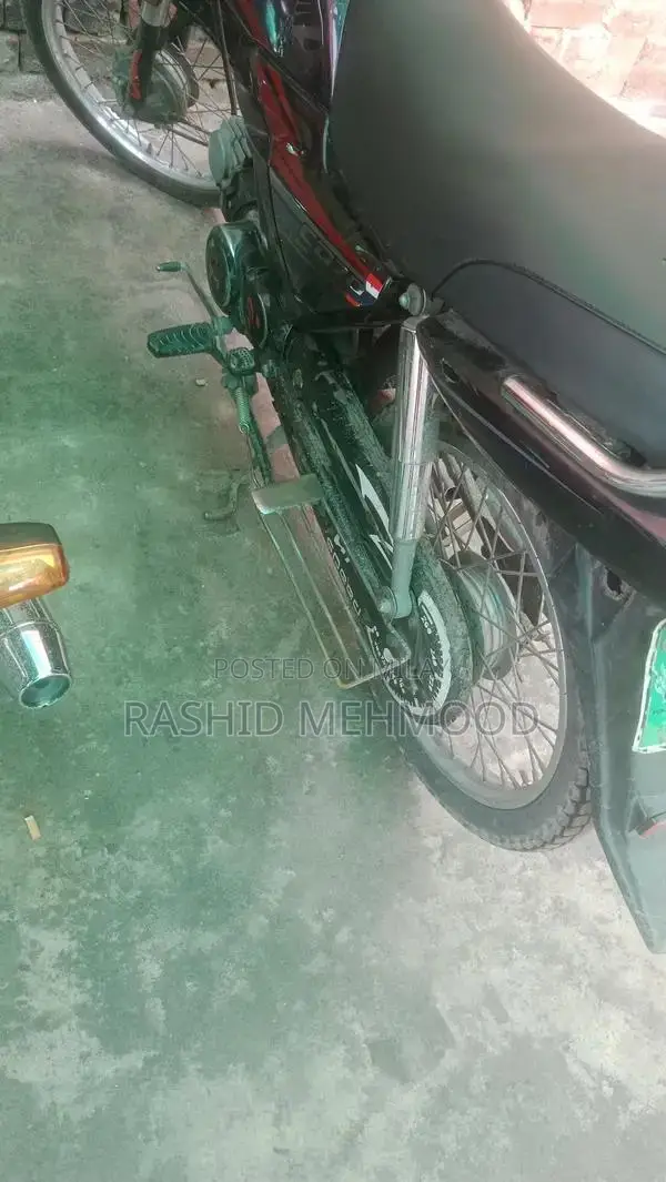 Honda CD 70 Dream Motorcycle - Classic Commuter Bike