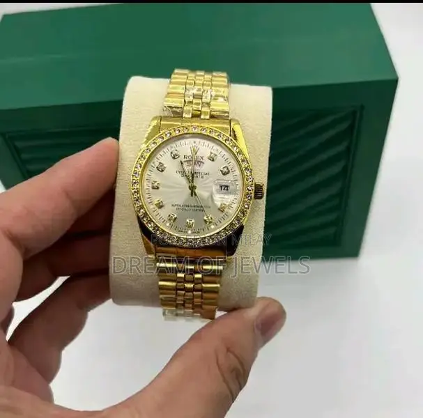 Premium Metal Men's Stone Luxury Watch - Elegant Design