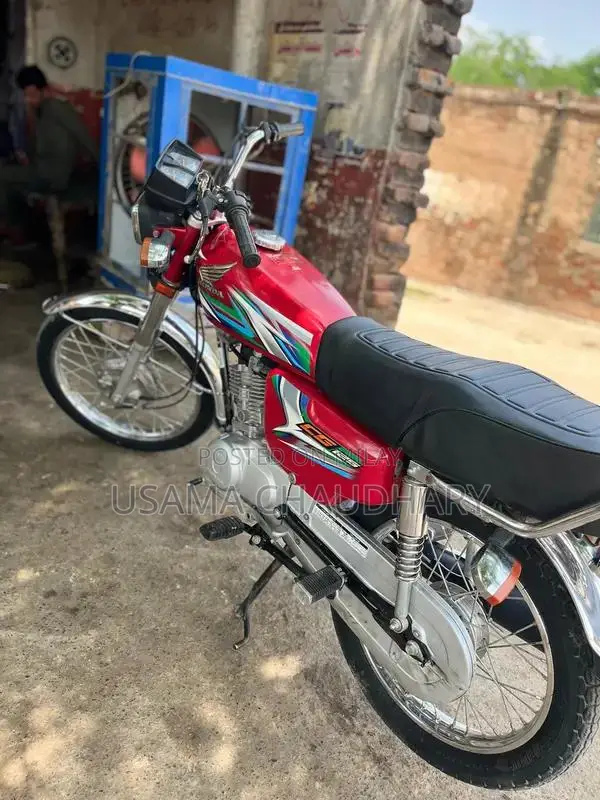 Honda 125cc Motorcycle 2023 Model - Low Mileage Commuter