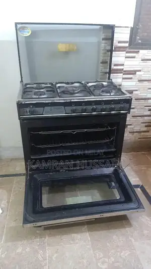 Used Cooking Range and Oven in Excellent Working Condition