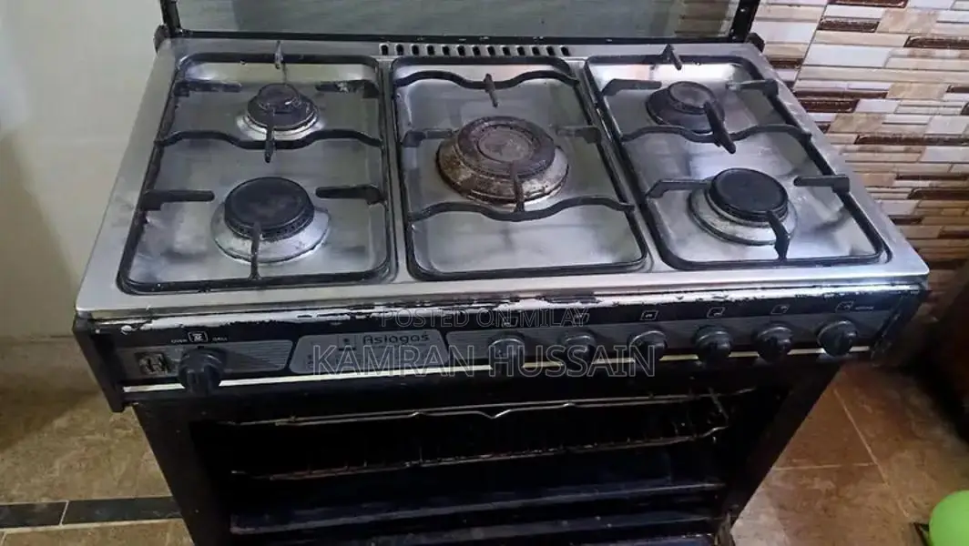 Used Cooking Range and Oven in Excellent Working Condition