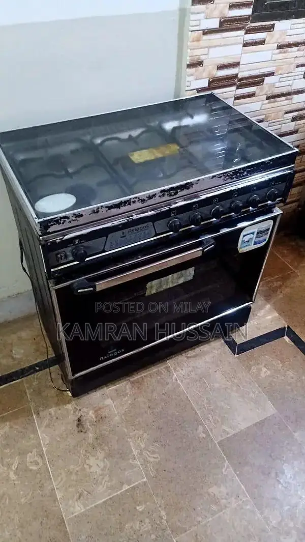 Used Cooking Range and Oven in Excellent Working Condition