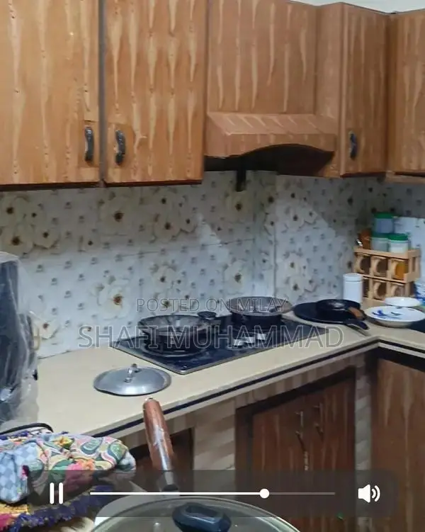 Used Kitchen Cabinets - Upper and Lower Cabinet Set