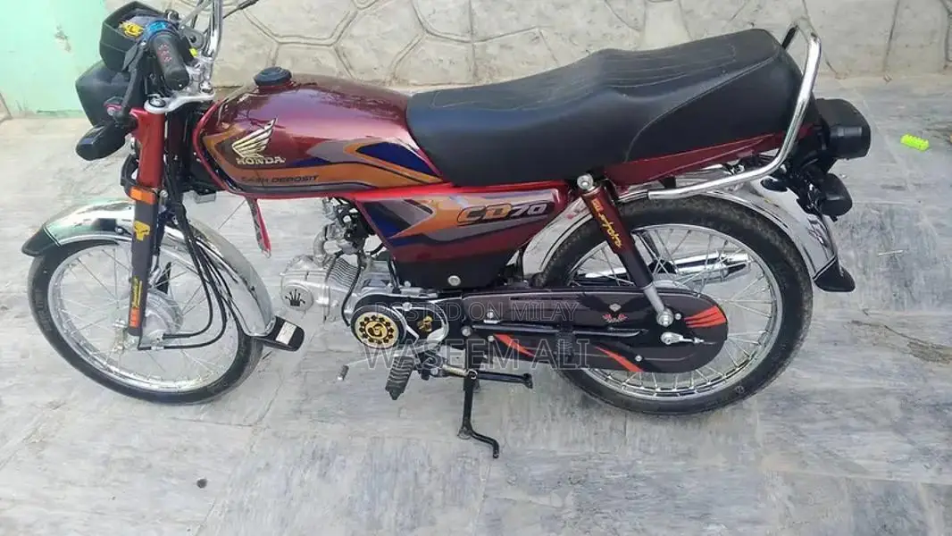Honda 70 Motorcycle - Classic Two-Wheeler in Excellent Condition