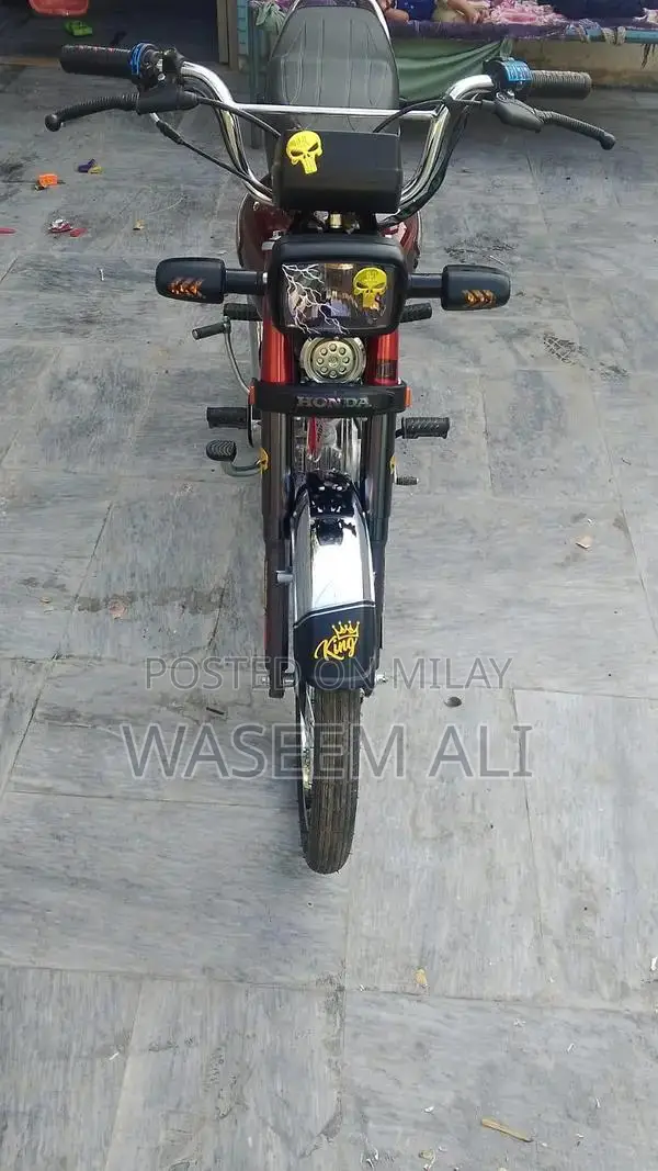 Honda 70 Motorcycle - Classic Two-Wheeler in Excellent Condition