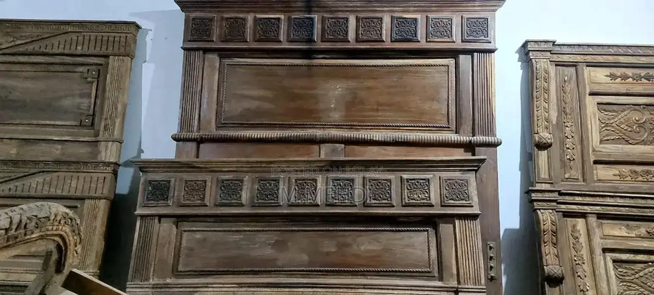 Wooden Bedroom Set with Side Tables and Dressing Table