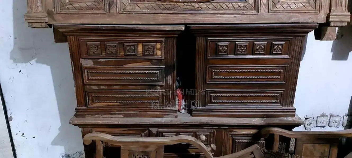 Wooden Bedroom Set with Side Tables and Dressing Table