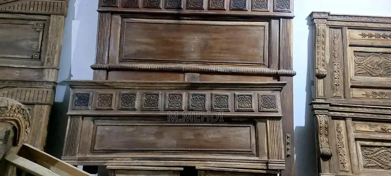 Wooden Bedroom Set with Side Tables and Dressing Table