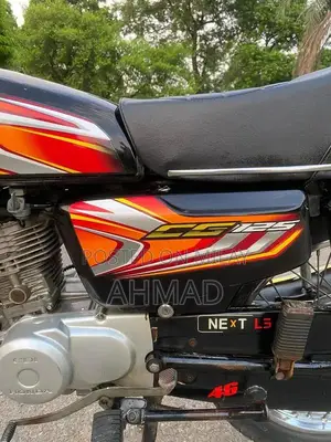 Honda 125cc Motorcycle - Well-Maintained Road Bike