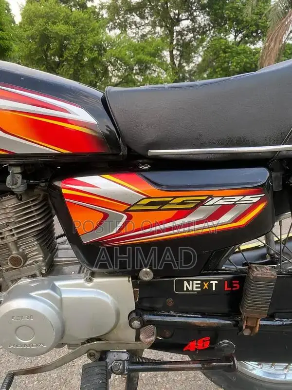 Honda 125cc Motorcycle - Well-Maintained Road Bike