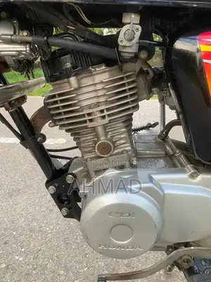 Honda 125cc Motorcycle - Well-Maintained Road Bike