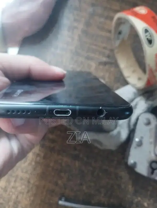 Huawei Nova 3i Smartphone Compact Touchscreen Device