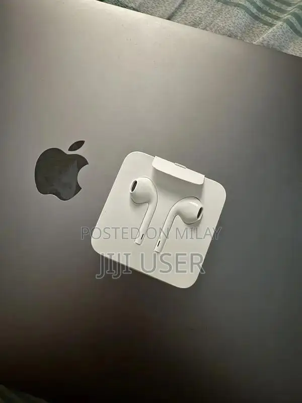 Genuine Apple Lightning Handsfree Earphones Accessory