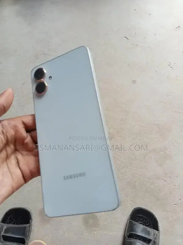 Samsung Budget Smartphone 6GB RAM 128GB Storage Lightly Used