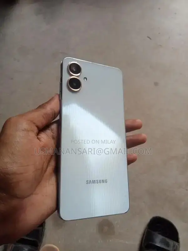 Samsung Budget Smartphone 6GB RAM 128GB Storage Lightly Used