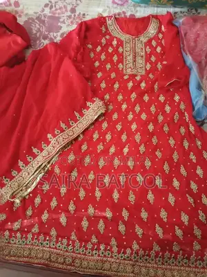 Elegant Bridal Dupatta Dress in Medium Size