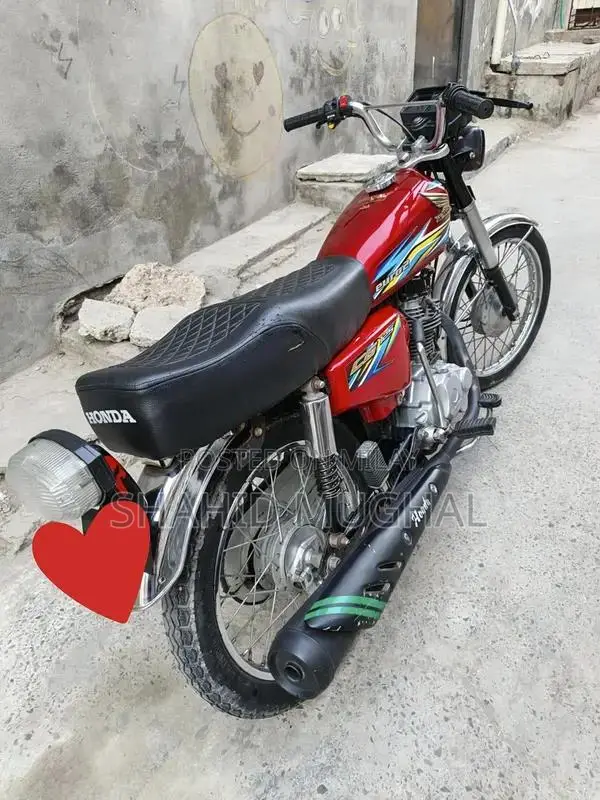 Honda 125 Motorcycle 2019 Model - Low Mileage Red Bike