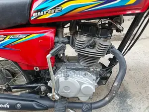 Honda 125 Motorcycle 2019 Model - Low Mileage Red Bike