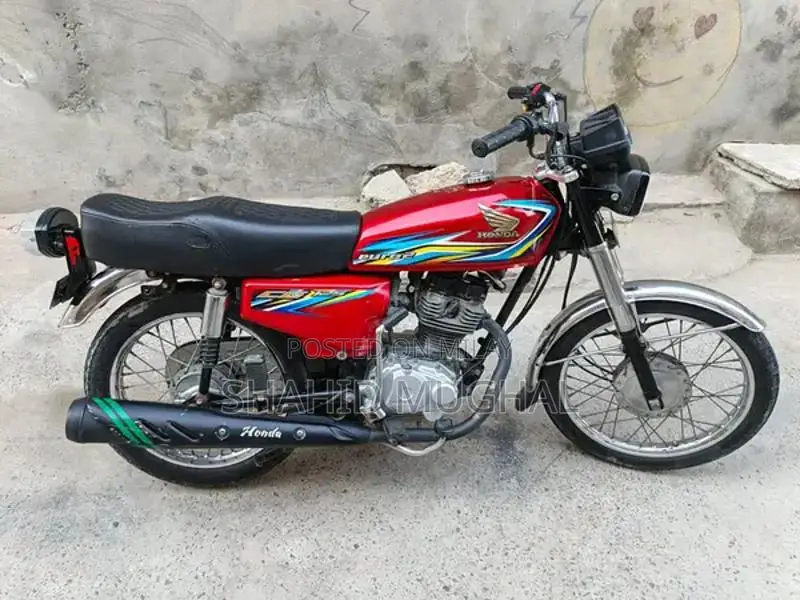 Honda 125 Motorcycle 2019 Model - Low Mileage Red Bike