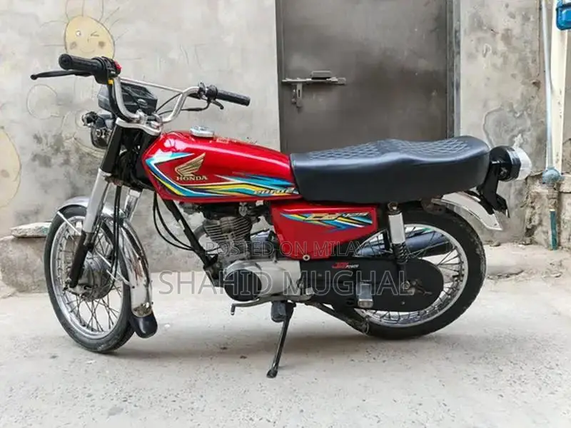 Honda 125 Motorcycle 2019 Model - Low Mileage Red Bike