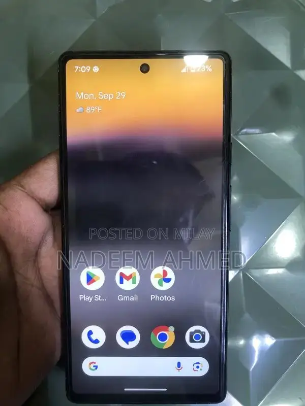 Mid-Range Android Smartphone with Compact Design