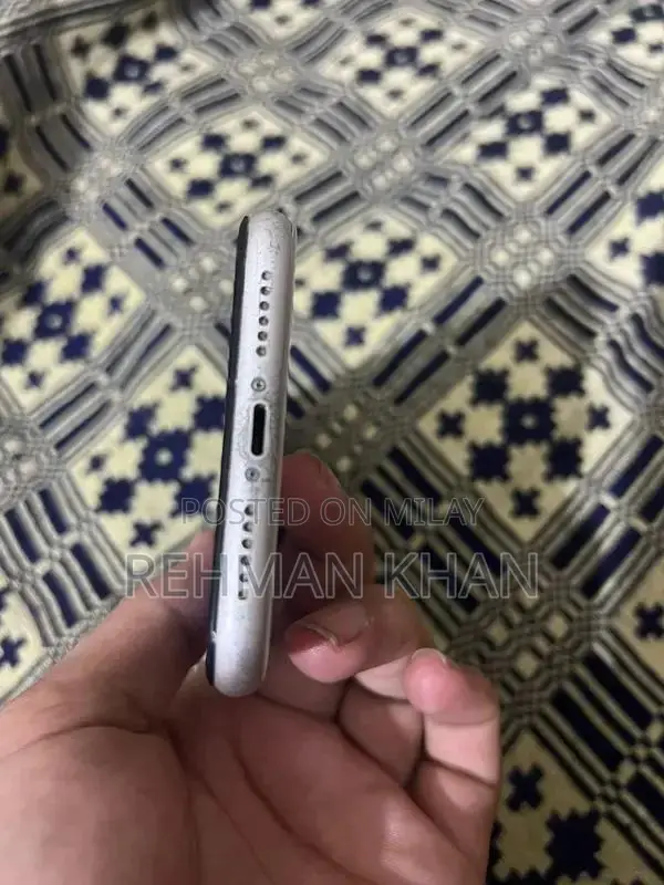 Apple iPhone 11 64GB Smartphone with Battery Health Indicator