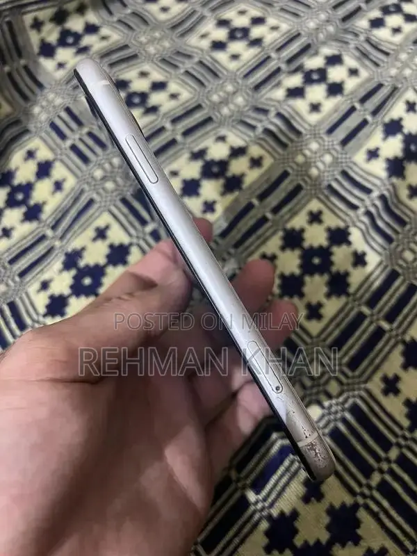 Apple iPhone 11 64GB Smartphone with Battery Health Indicator