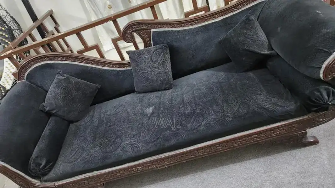 Dewan Furniture Piece in Excellent Condition