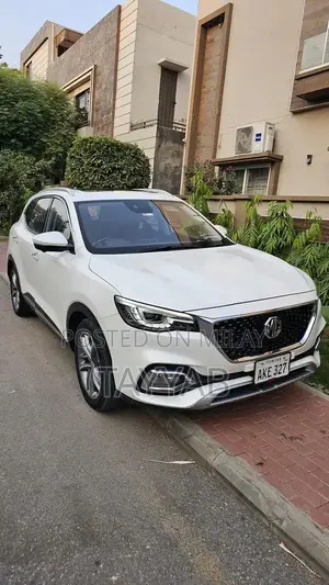 Photo - MG HS 2021 Compact SUV - Low Mileage Personal Vehicle