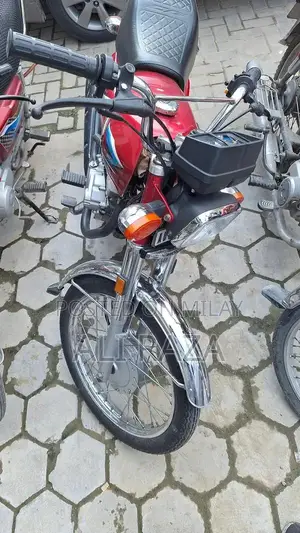 Honda CG 125 Motorcycle - Classic Single Cylinder Commuter Bike