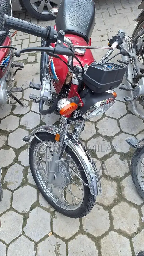 Honda CG 125 Motorcycle - Classic Single Cylinder Commuter Bike