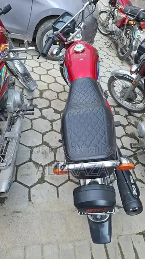 Honda CG 125 Motorcycle - Classic Single Cylinder Commuter Bike