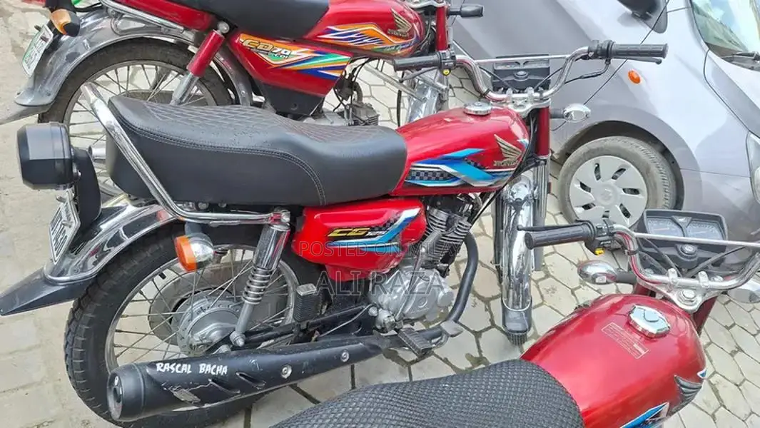 Honda CG 125 Motorcycle - Classic Single Cylinder Commuter Bike