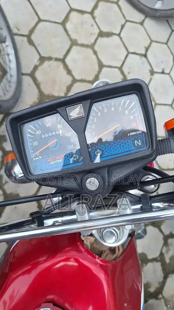 Honda CG 125 Motorcycle - Classic Single Cylinder Commuter Bike