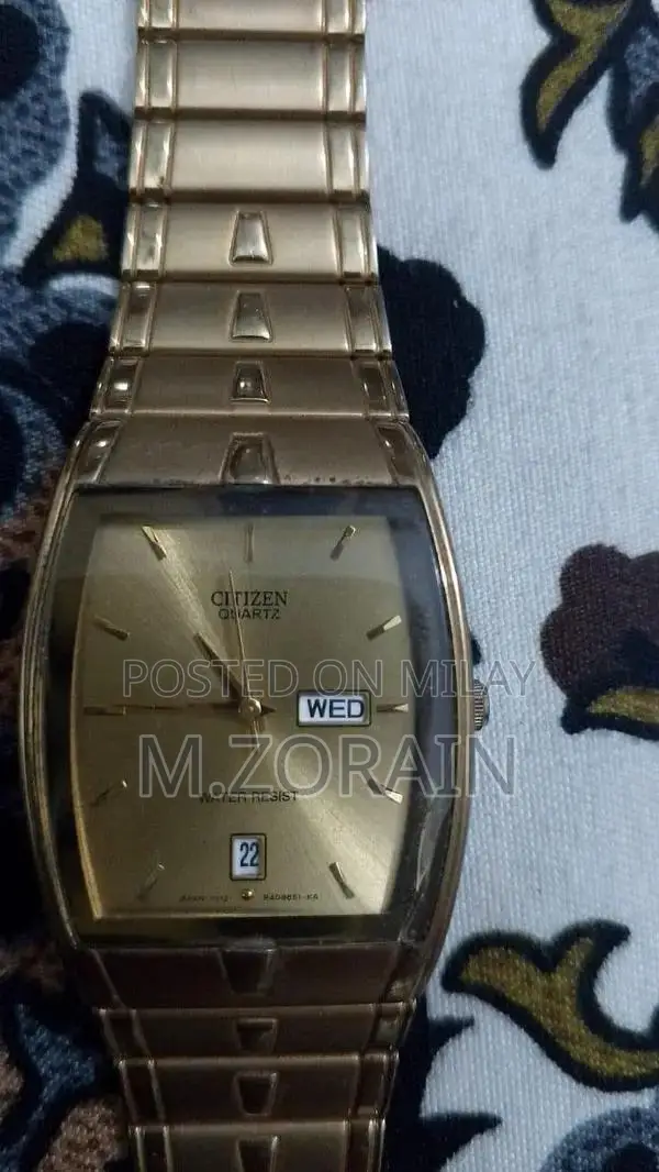 Citizen Men's Gold-Tone Analog Dress Watch - Elegant Timepiece