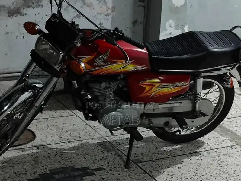 Honda CG125 Motorcycle - Well-Maintained Single Cylinder Bike