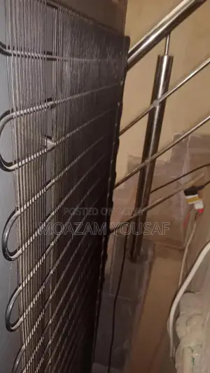 Gree 16 Cubic Foot Refrigerator - Spacious Kitchen Appliance