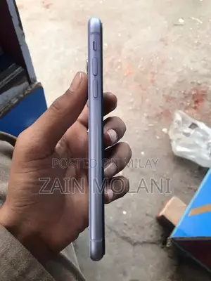 Pre-Owned Apple Smartphone with High Battery Health