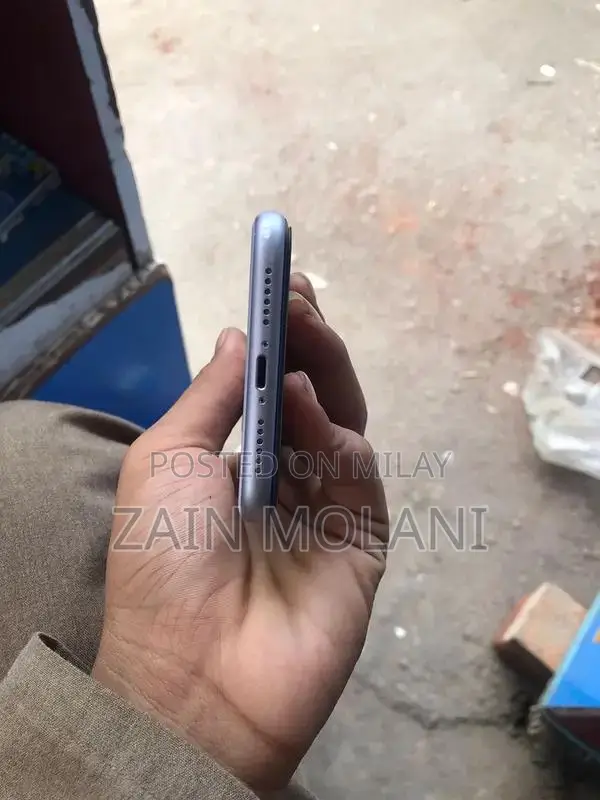 Pre-Owned Apple Smartphone with High Battery Health