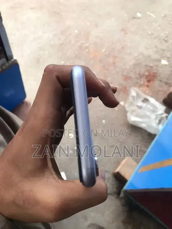 Pre-Owned Apple Smartphone with High Battery Health