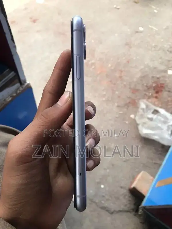 Pre-Owned Apple Smartphone with High Battery Health