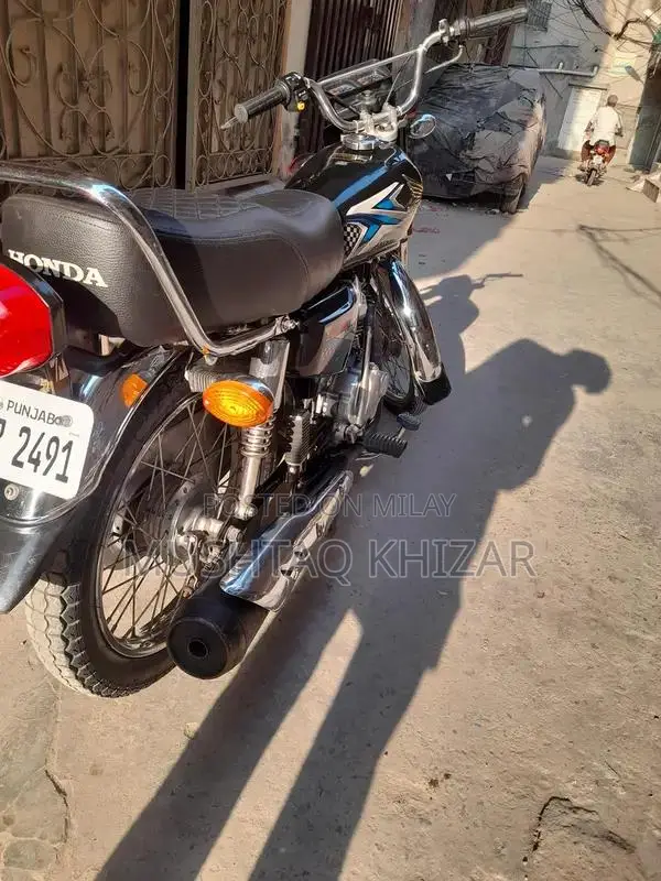 Honda 125cc Motorcycle - 2025 Model Urban Commuter