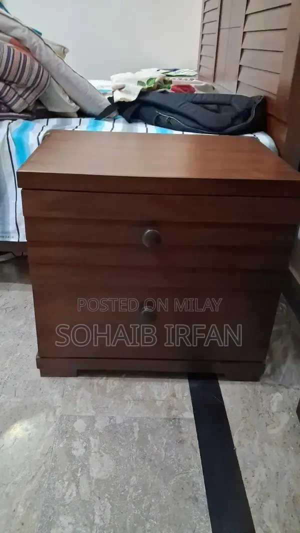 Matte Finish Semi-Solid Wood Bedroom Furniture Set