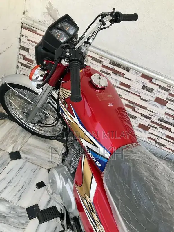 Honda 125 Motorcycle 2020 Model - Well-Maintained Condition
