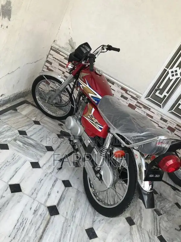 Honda 125 Motorcycle 2020 Model - Well-Maintained Condition