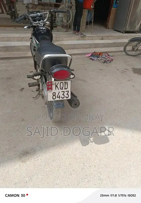 Honda 125cc Motorcycle - Compact City Commuter